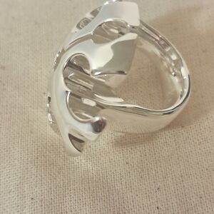 Tory Burch Elegant Silver Women's Ring. Size 5